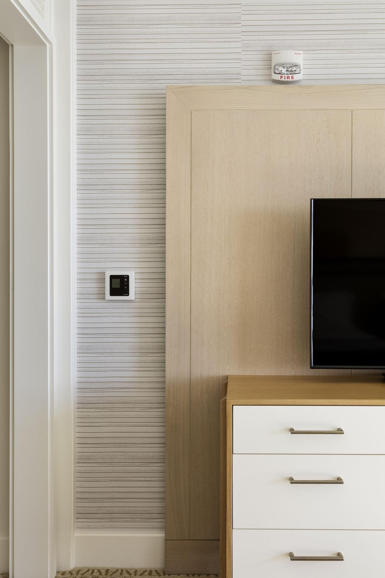 Halekulani - No Resort Fee Хонолулу Екстериор снимка A Nest Learning Thermostat installed on a wall