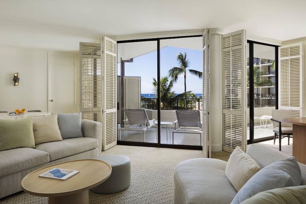 Halekulani - No Resort Fee Хонолулу Екстериор снимка A living room at the Four Seasons Resort Maui
