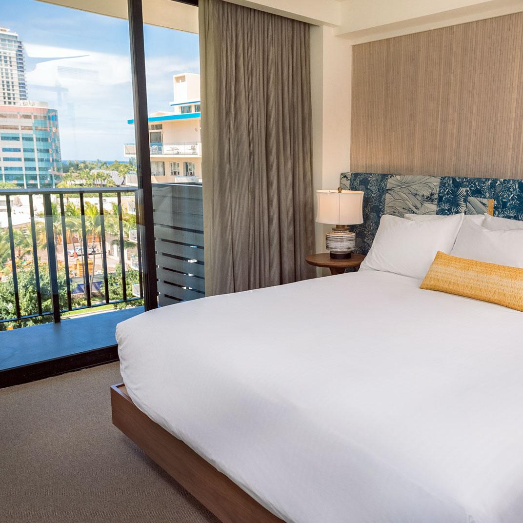 Halekulani - No Resort Fee Хонолулу Екстериор снимка A bedroom at the Hilton San Diego Bayfront