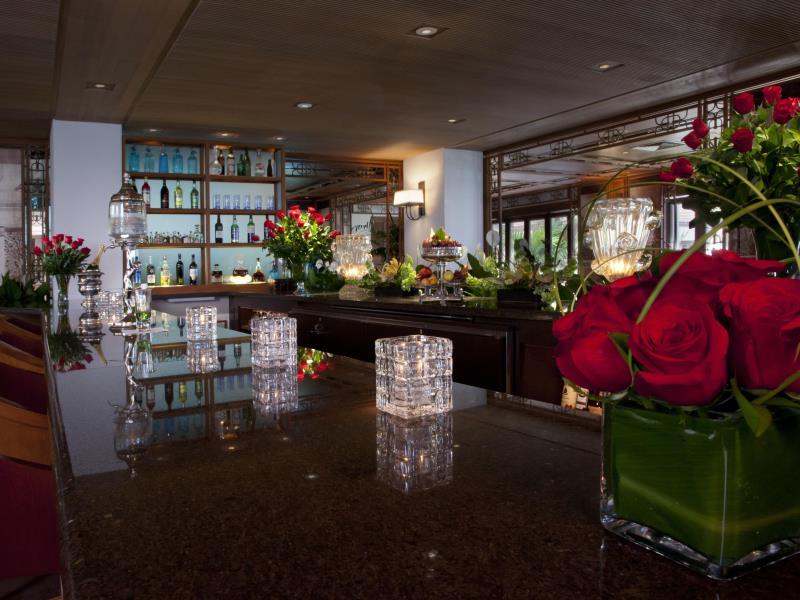 Halekulani - No Resort Fee Хонолулу Екстериор снимка The bar at the Mandarin Oriental, Washington DC