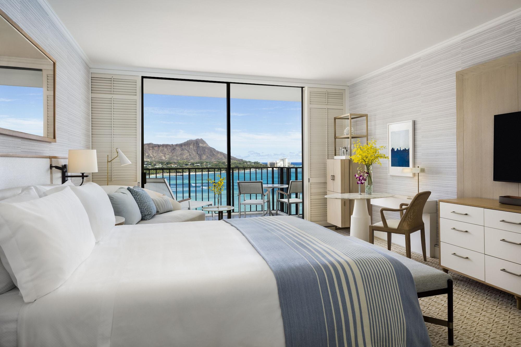 Halekulani - No Resort Fee Хонолулу Екстериор снимка A bedroom at the Four Seasons Resort Maui