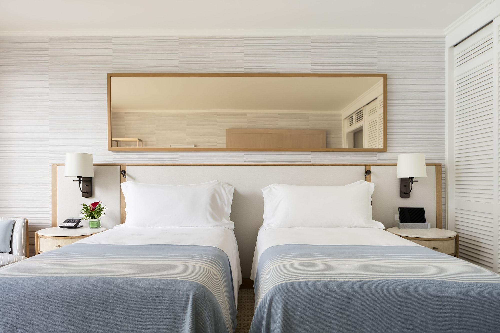 Halekulani - No Resort Fee Хонолулу Екстериор снимка A room at the hotel