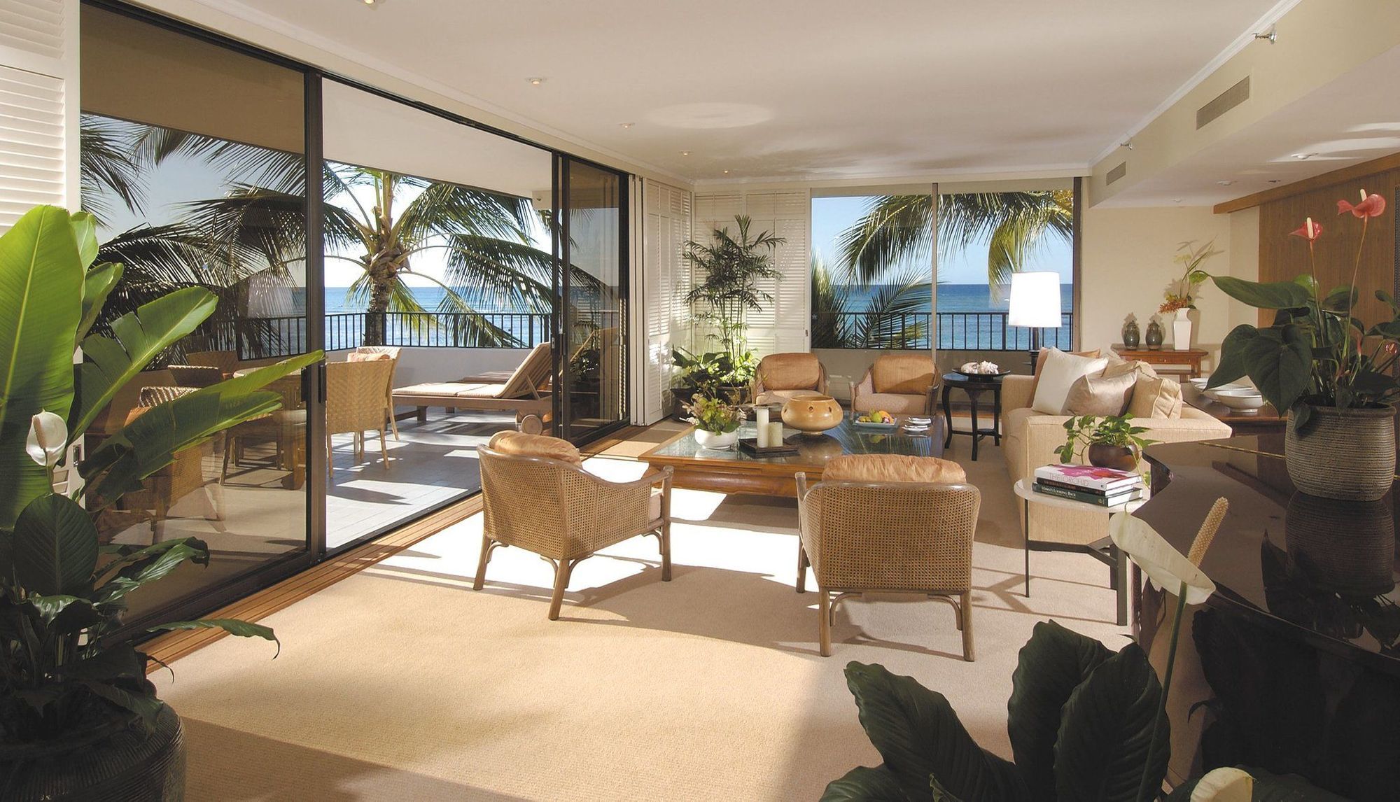 Halekulani - No Resort Fee Хонолулу Стая снимка A living room at the Four Seasons Resort