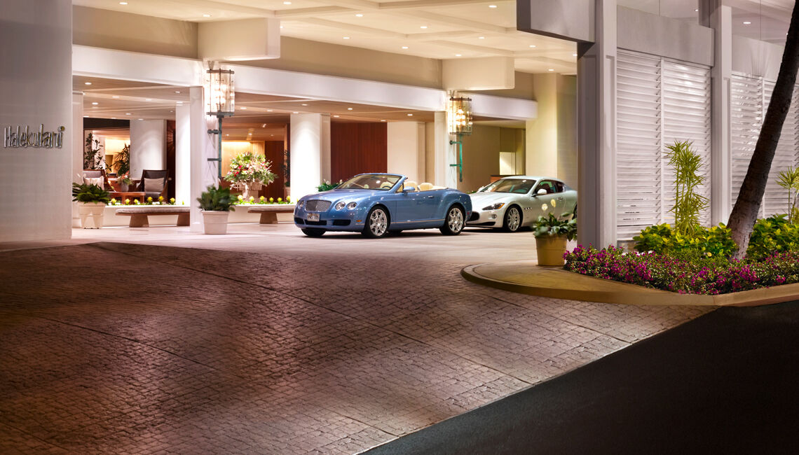 Halekulani - No Resort Fee Хонолулу Екстериор снимка The front entrance of the Four Seasons Hotel