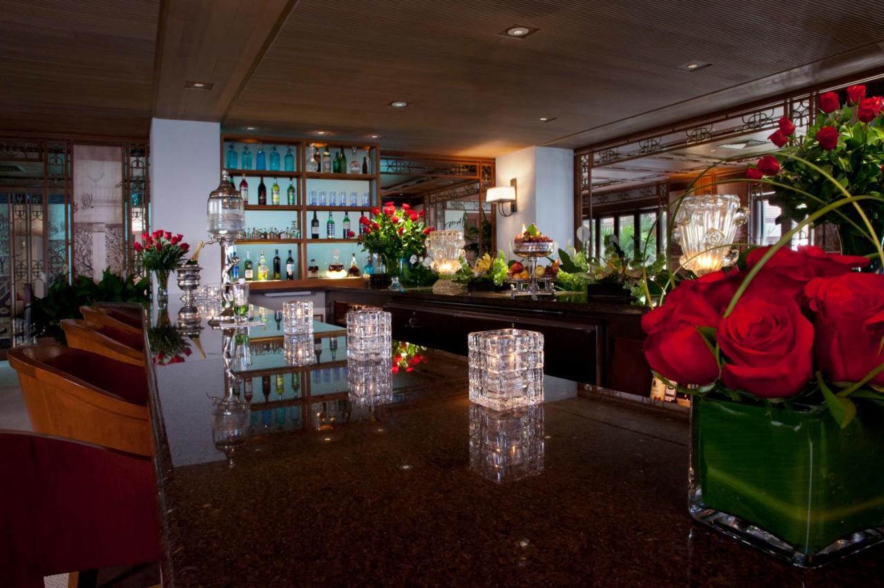 Halekulani - No Resort Fee Хонолулу Екстериор снимка The bar at the 101 bar