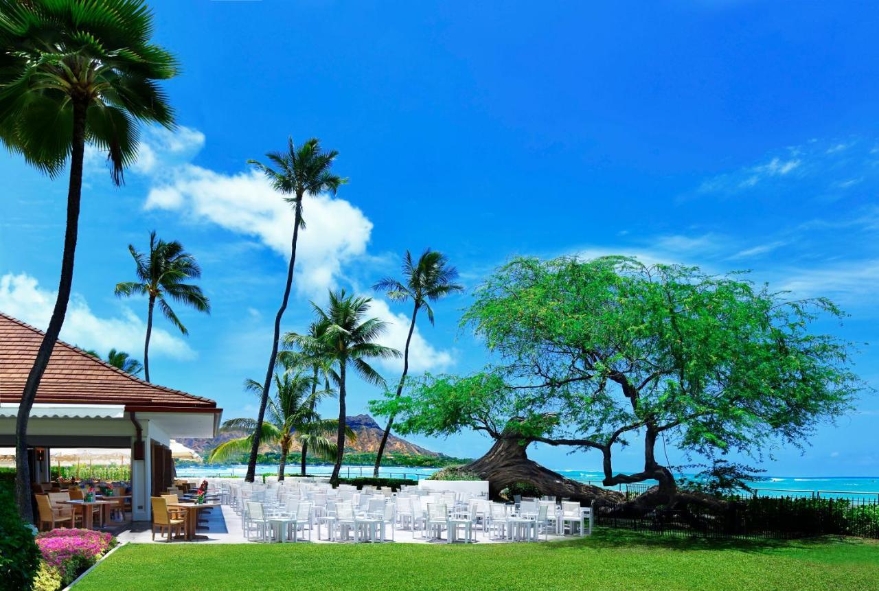 Halekulani - No Resort Fee Хонолулу Екстериор снимка A view of the beach at the Four Seasons Resort